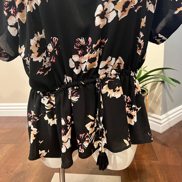 Top - Picture 2 of 4